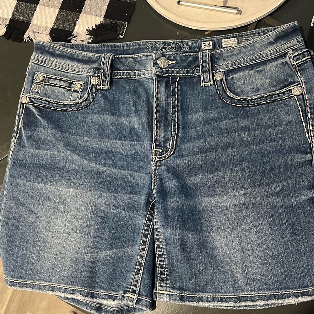 Miss Me mid-rise Mid-shorts